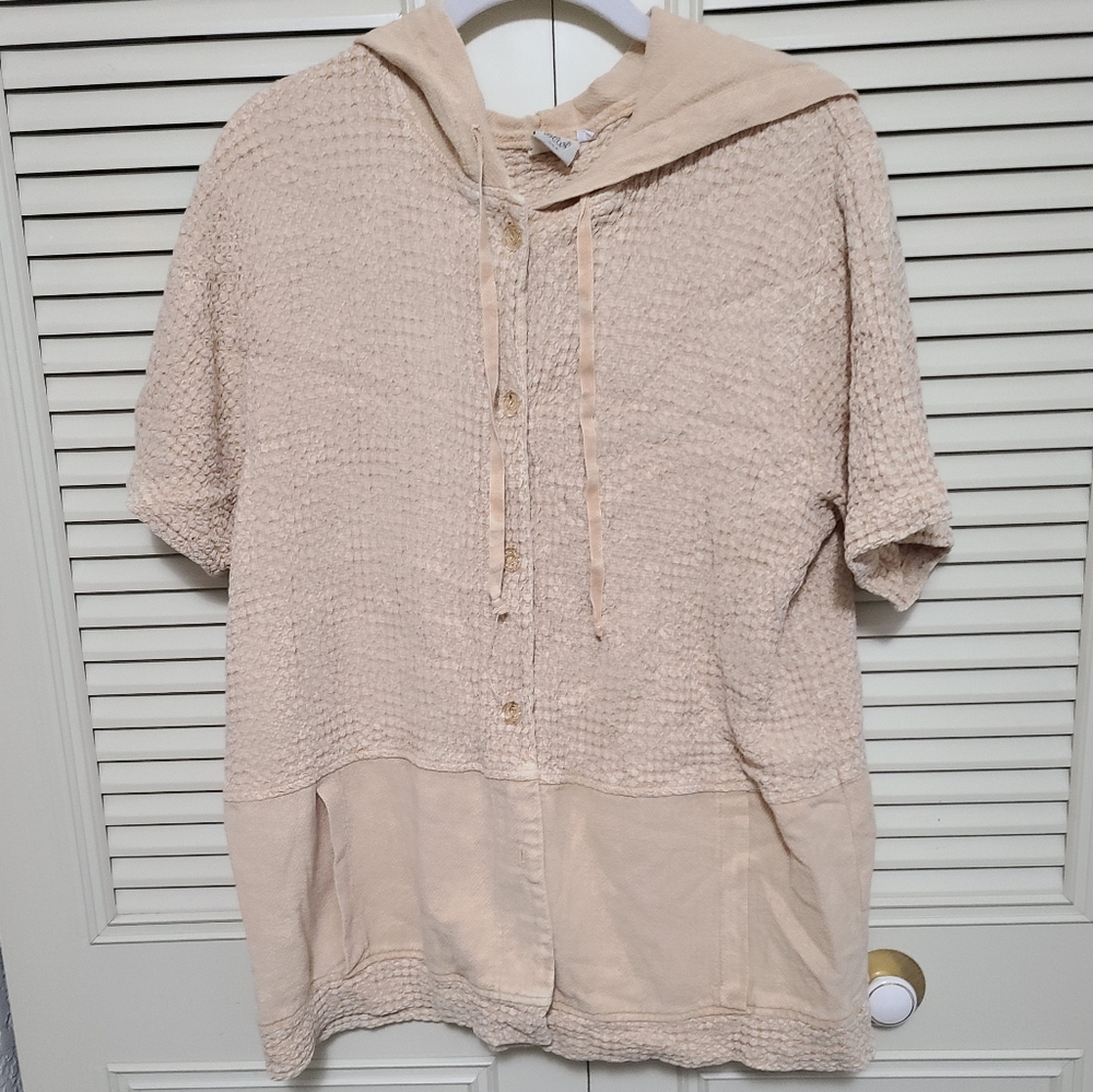 5/$25 Focus Cream Colored Short Sleeve Hoodie
